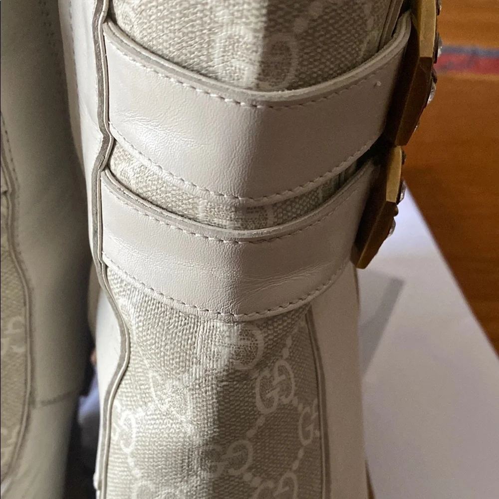 Gucci Women's Cream Ankle Boots with Logo Detail 35.5  is size . Made in Italy - Picture 7 of 13